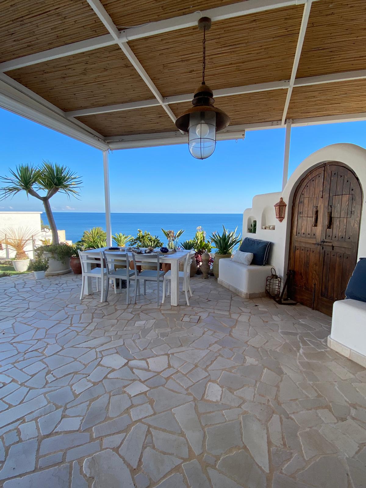 The Paradise - Outdoor Dining Area